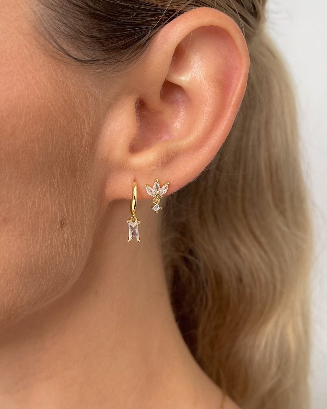 TRIPLE MARQUISE CRYSTAL STUD EARRING 18K GOLD PVD - STUDIO JO STORE  