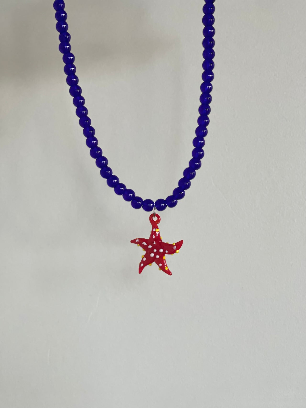 HANDMADE RED STARFISH PENDANT NECKLACE - BLUE GLASS BEADS - STUDIO JO STORE  