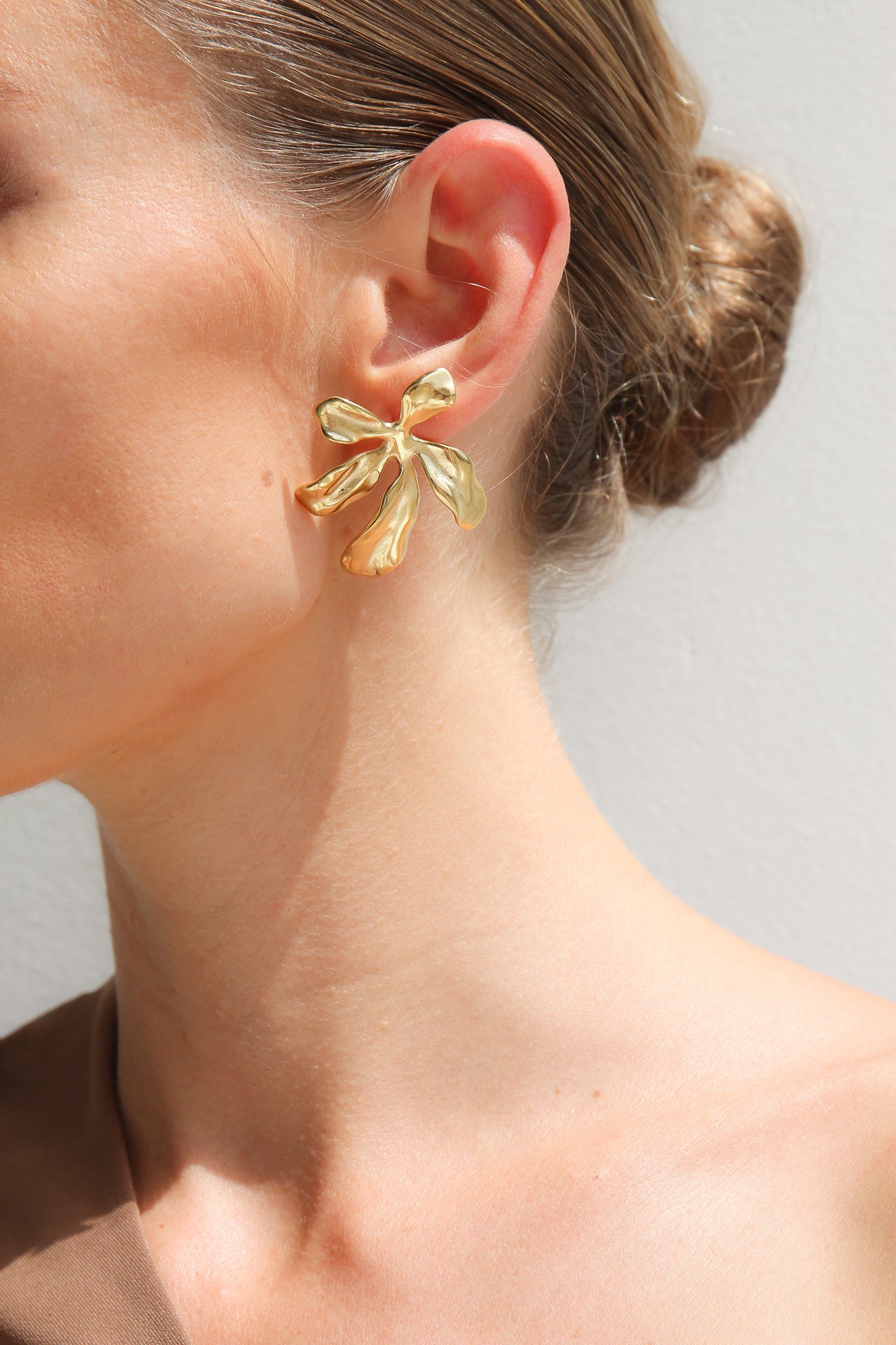 FLOWER STUD EARRINGS GOLD