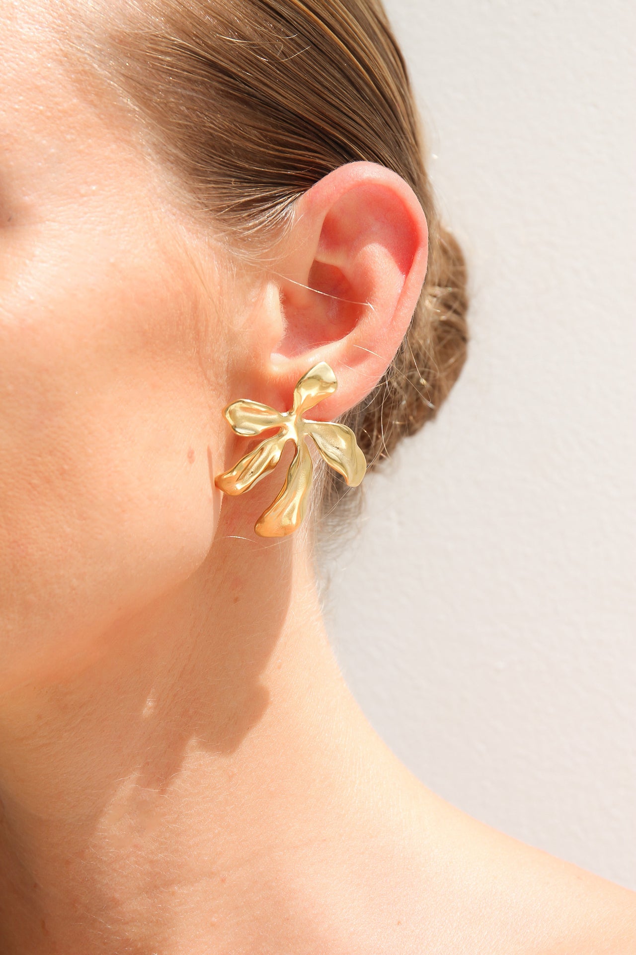 FLOWER STUD EARRINGS GOLD