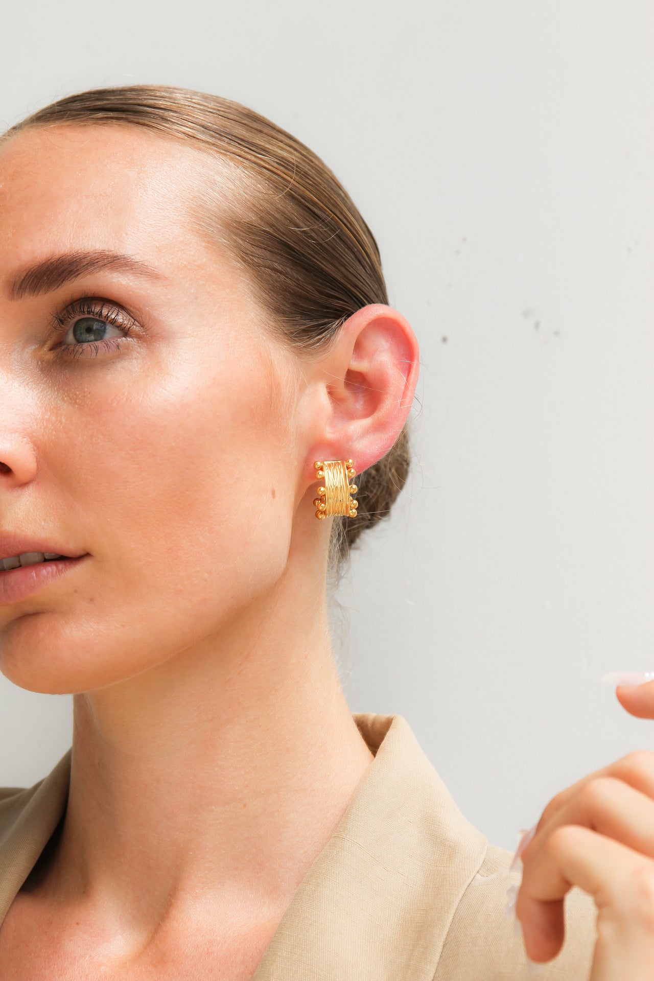 LIYLAH TEXTURED STUD EARRINGS GOLD