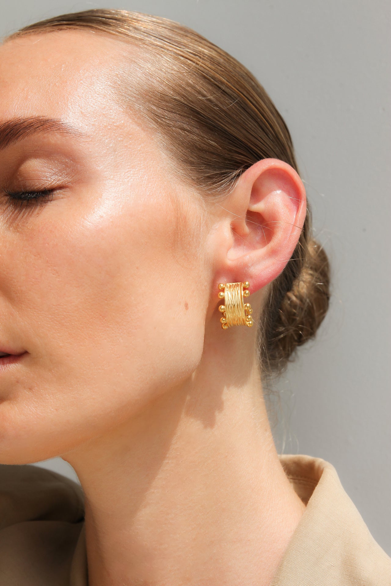 LIYLAH TEXTURED STUD EARRINGS GOLD