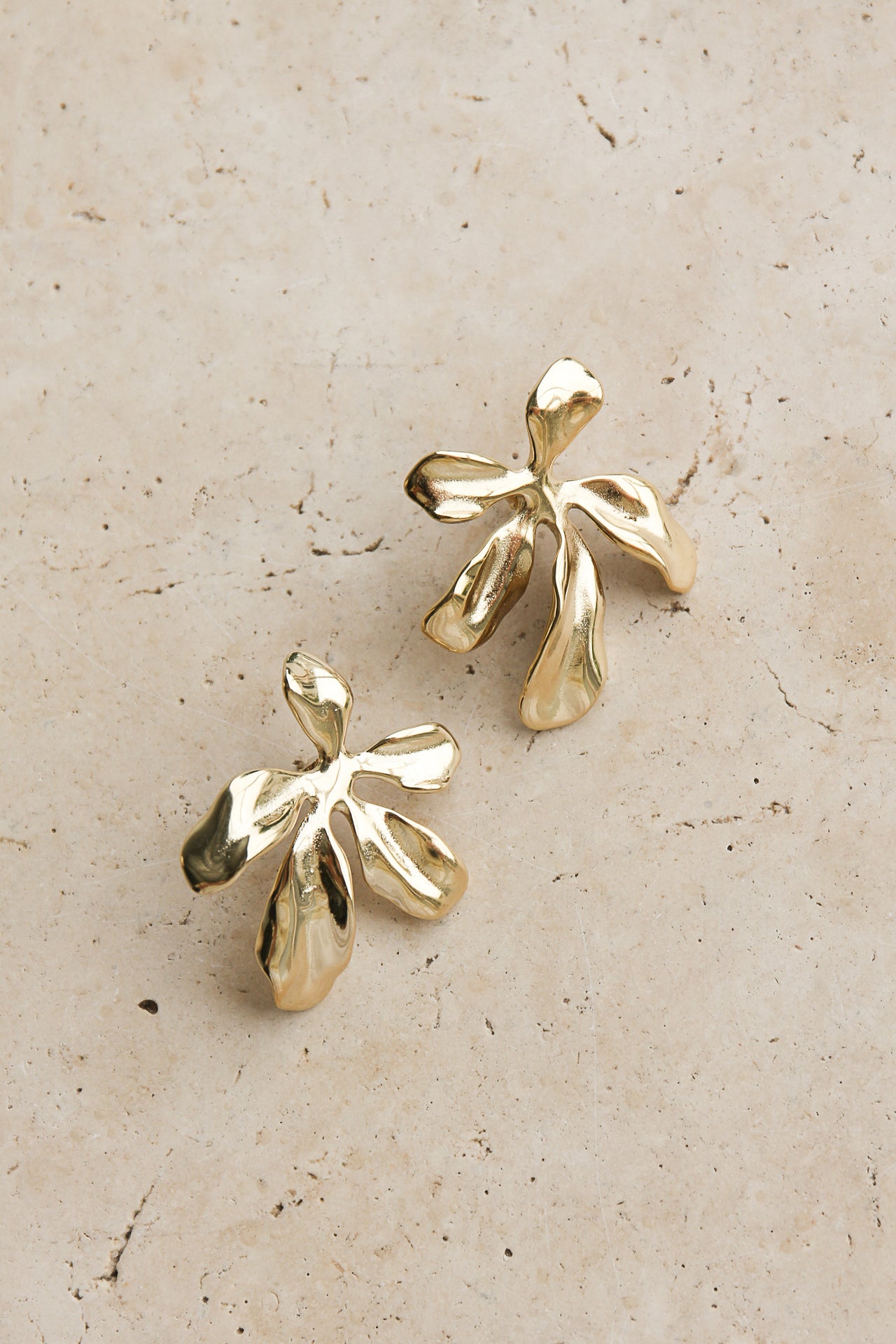 FLOWER STUD EARRINGS GOLD